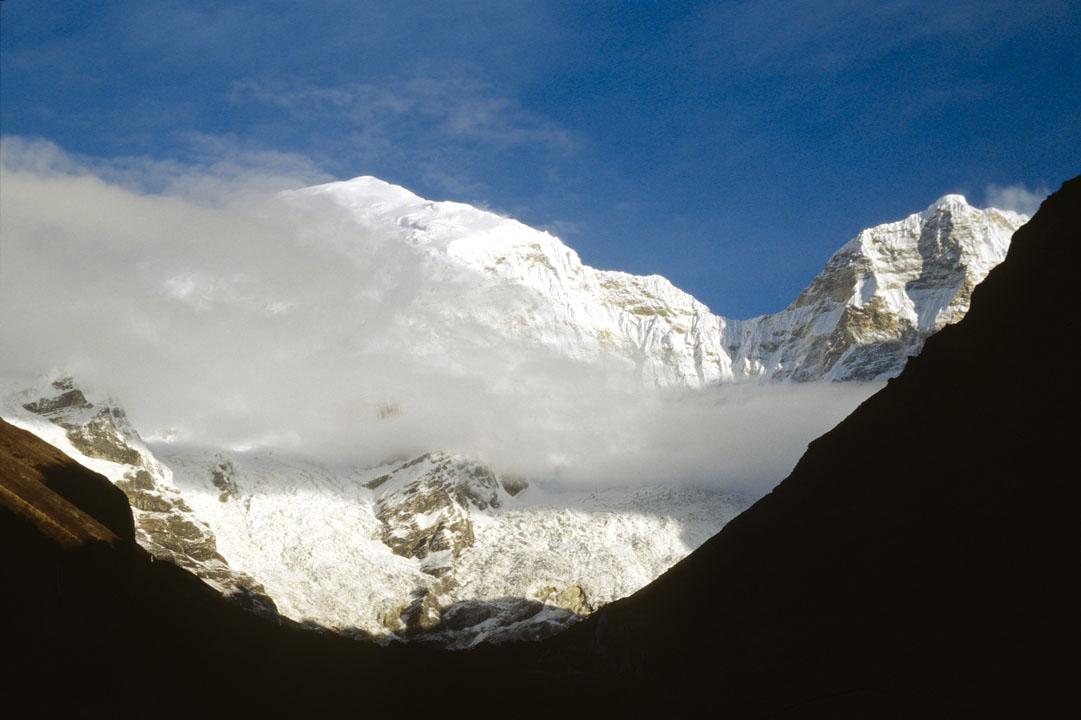 b_364m trek4.jpg - Népal - Kathmandou, Patan Le Jomolhari (le sommet de la déesse Jomo) au lever du soleil